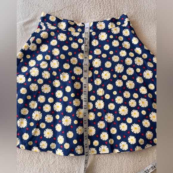 Retro-Inspired Navy Daisy A-Line Skirt with Red Heart Accents M - Picture 4 of 10